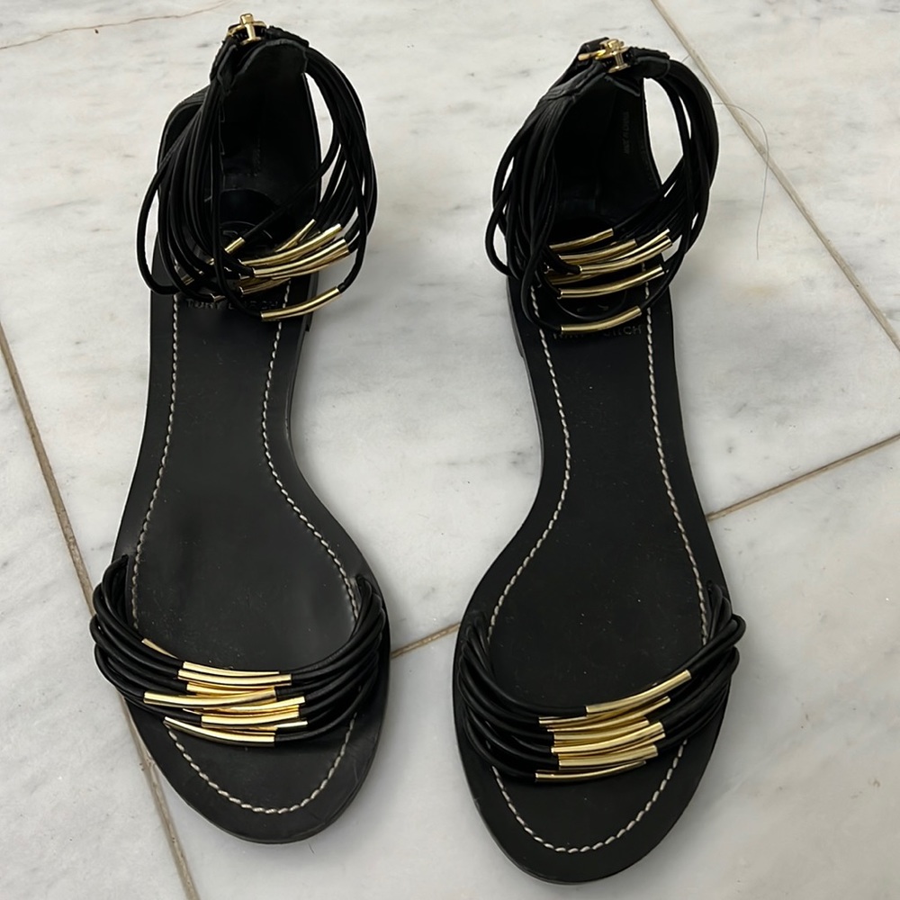 Tory Burch Mignon Braided Flat Sandal In black/gold.Sz 7.5
